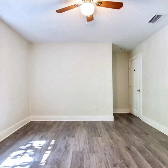Building Photo - 5708 Flamingo Ct