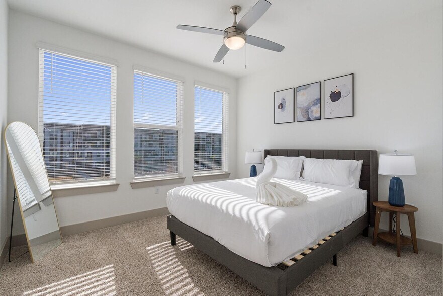 Building Photo - 12100 1/2 Ferrystone Glen Drive-SI ID1343264P