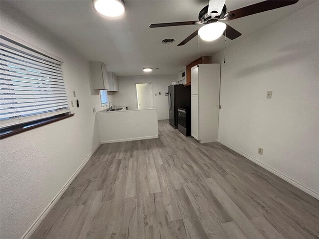 Building Photo - 617 Forest Ln