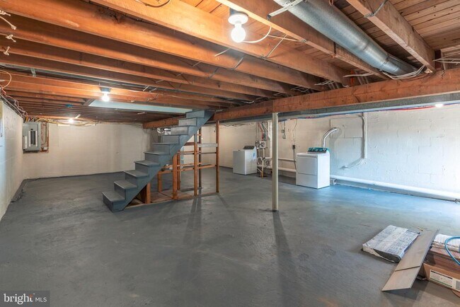 Building Photo - 248 Penncrest Dr