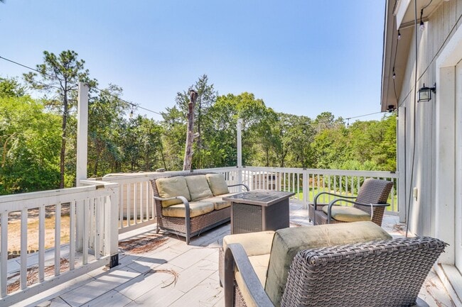 Building Photo - 372 Plum St