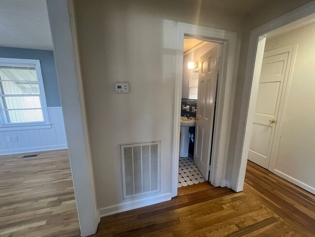 Building Photo - 8020 Hwy 43