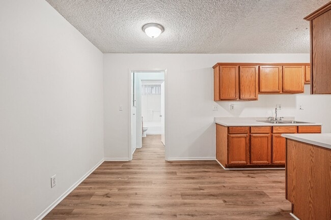 Building Photo - 916 Carondelet