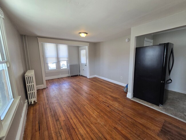Building Photo - 512 Reynolds St