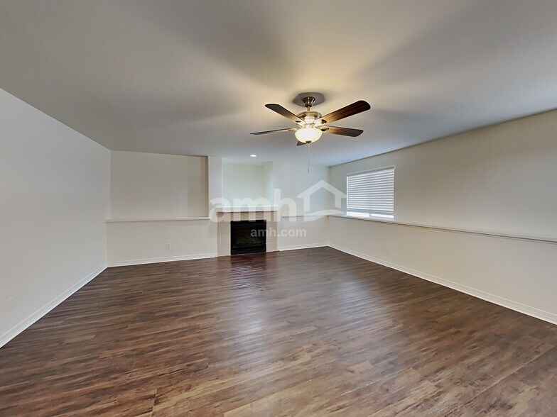 Building Photo - 5616 Marabou Way