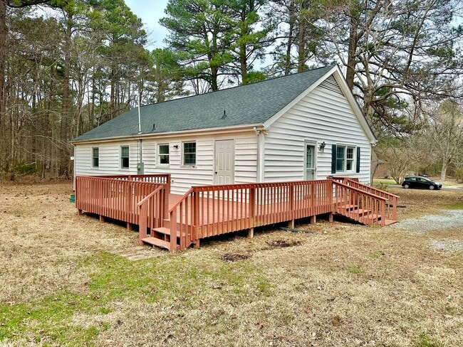 Building Photo - Updated 3BR Ranch | Large Lot, Deck & Modern Finishes – Minutes to Durham