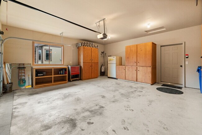 Building Photo - 3300 Graf St