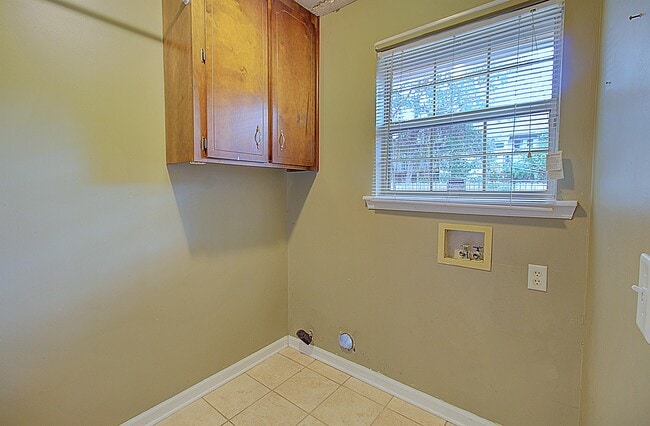 Building Photo - 948 Wedgewood Way