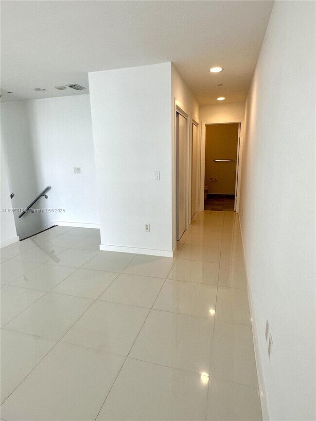 Building Photo - 1050 Brickell Ave