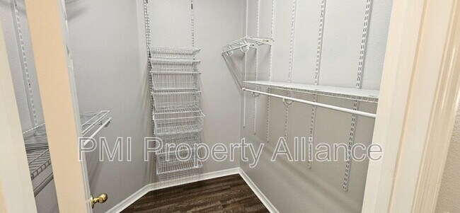 Building Photo - 640 Brookfield Pl