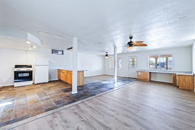 Building Photo - 1453 Luna Ln