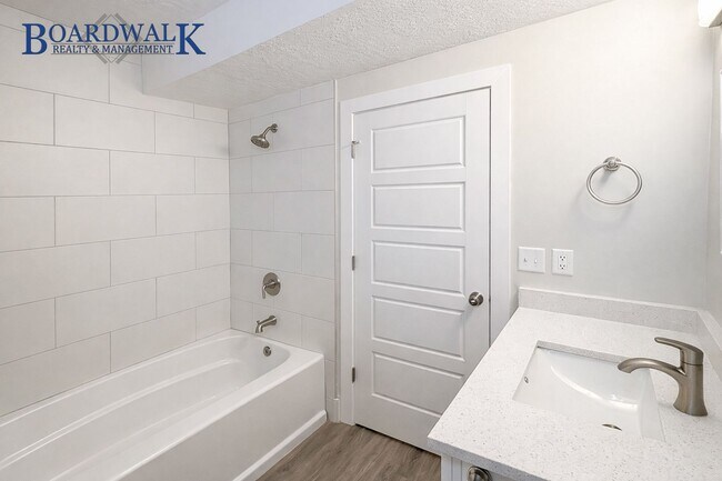 Building Photo - 1106 E S Temple St