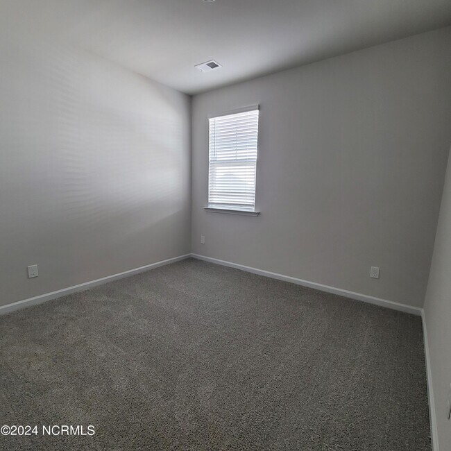 Building Photo - 7136 Foxhollow Ln