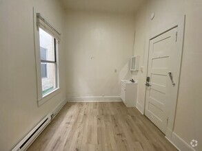 Building Photo - Private Room w/ Bath in Centrally Located,...