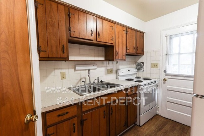 Building Photo - 2821 Ravenswood Dr