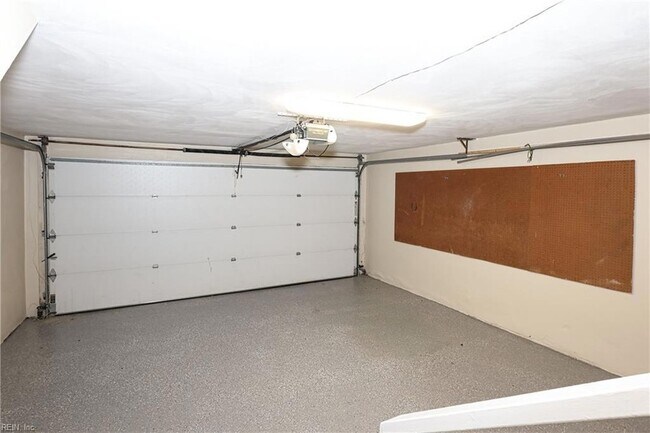 Building Photo - 1008 Hollins College Ct