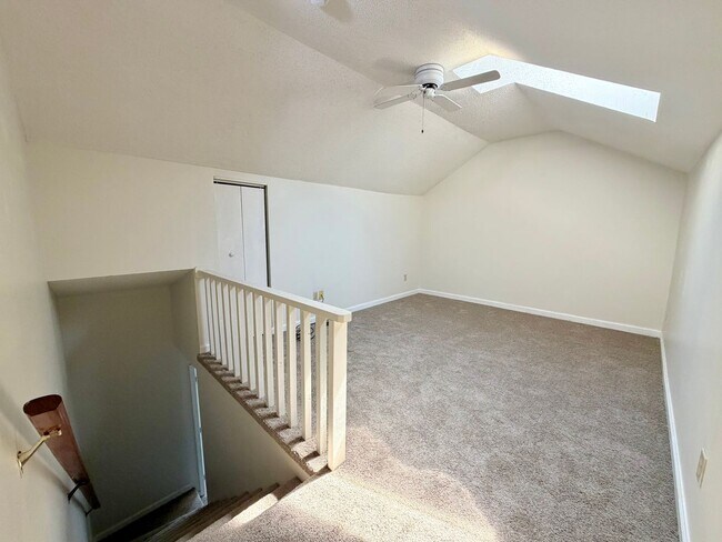 Building Photo - 3-Bedroom Townhome with Garage and Private Balcony -- Bristol