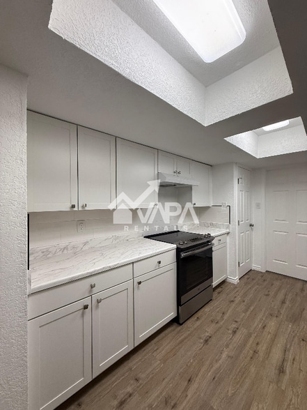 Building Photo - 6111 Feather Crest Ln