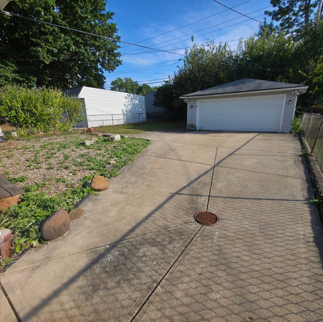 Building Photo - Parma 3-Bedroom Single-Family - Available ...