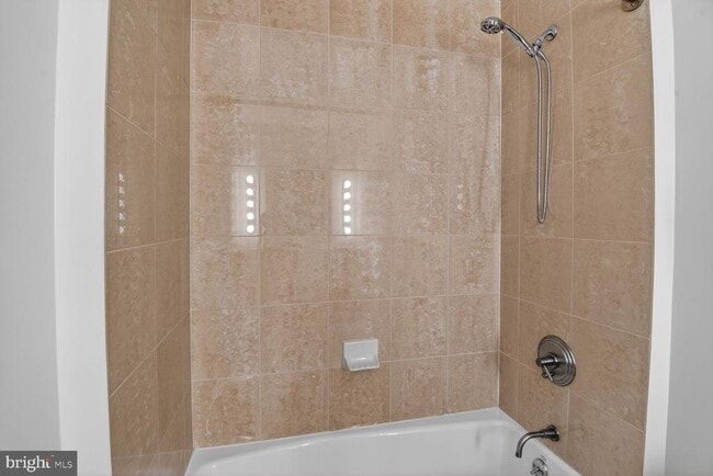 Building Photo - 811 4th St NW