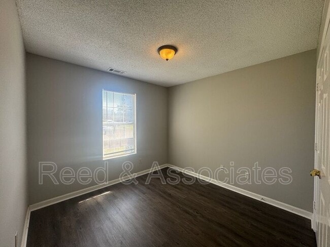 Building Photo - 4355 Cleopatra Dr