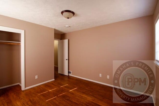 Building Photo - Charming 6 Bed 2 Bath Home Near the Offutt