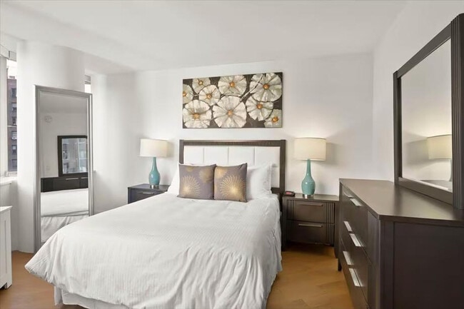 Building Photo - 420 E 54th St