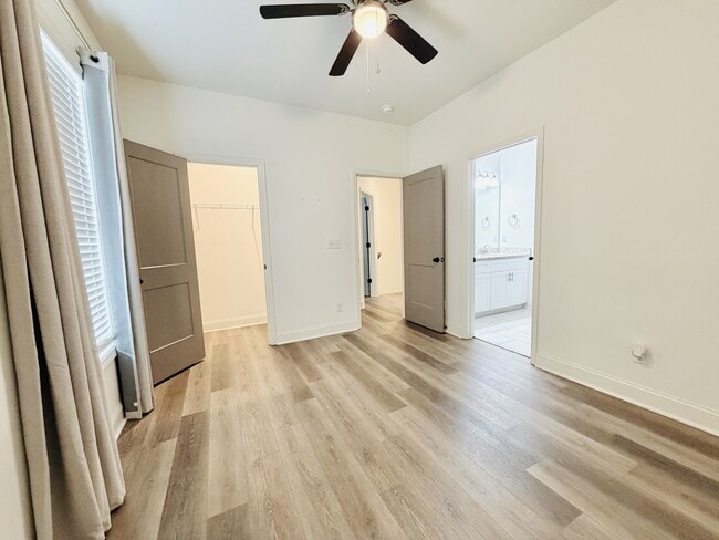 Building Photo - 2035 Rosewood Dr