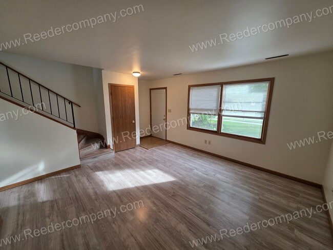 Building Photo - Spacious 2 bedroom 2 bathroom duplex in Hi...