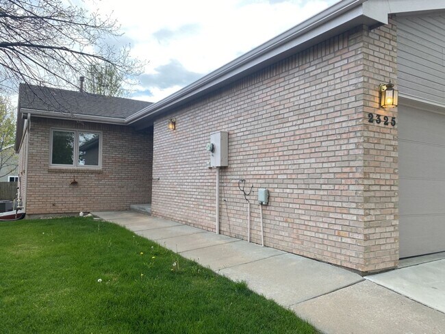 Building Photo - 4 Bed 3 Bath Patio Style Duplex in West Fort Collins