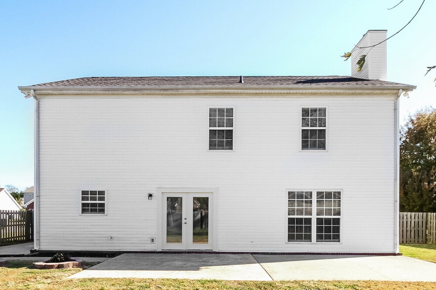 Building Photo - 2215 New Port Dr