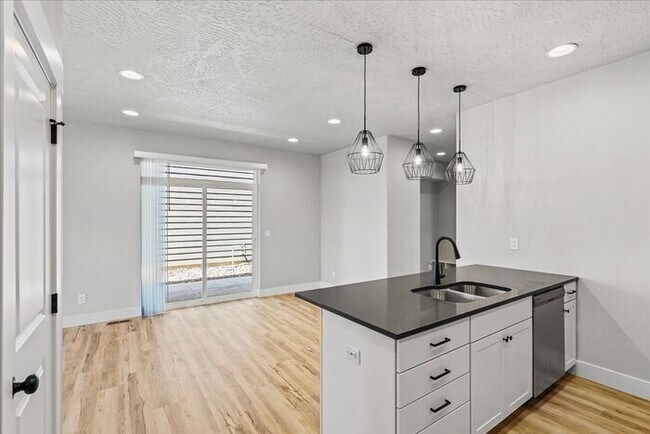 Building Photo - Perfectly designed 5-bedroom, 3-bath single family home