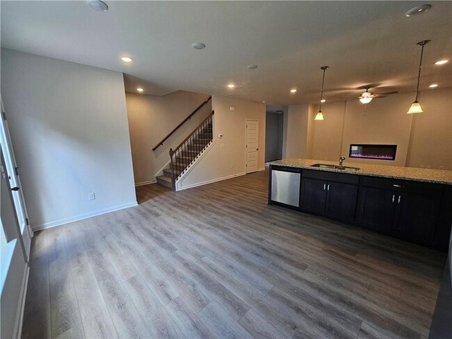 Building Photo - 2460 Ravencliff Dr