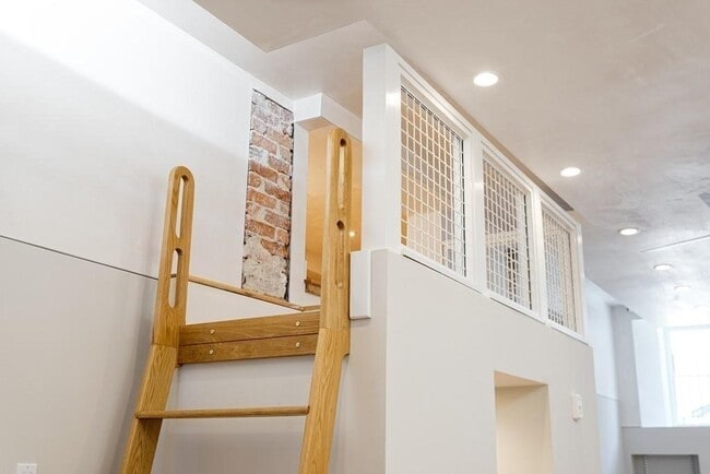 Building Photo - 107 N St