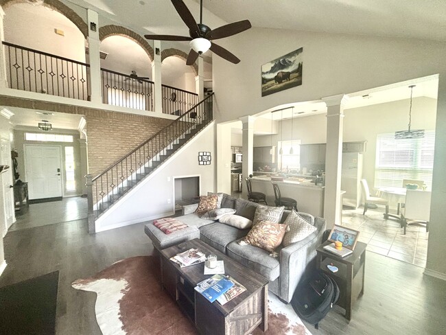 Building Photo - 5125 Creek Bend Dr