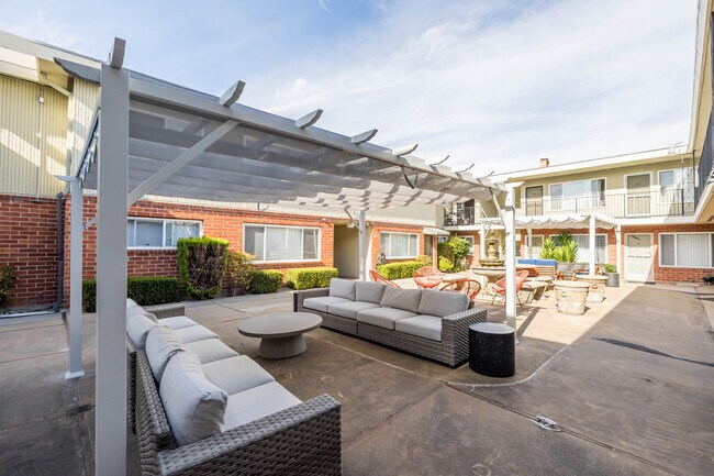 Building Photo - 276 Adams