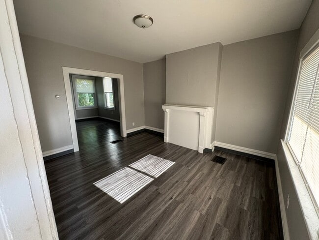 Primary Photo - Lovely Two Bedroom Townhome
