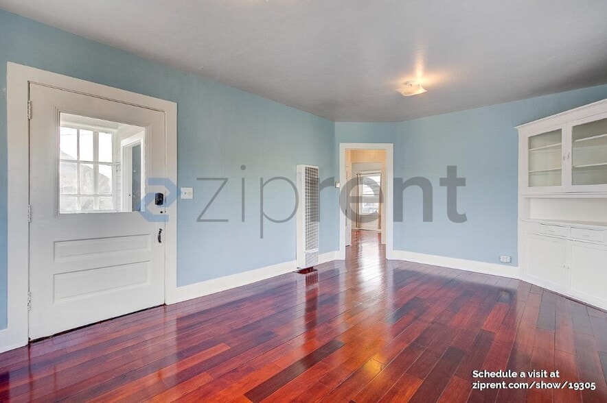 Building Photo - Unit B