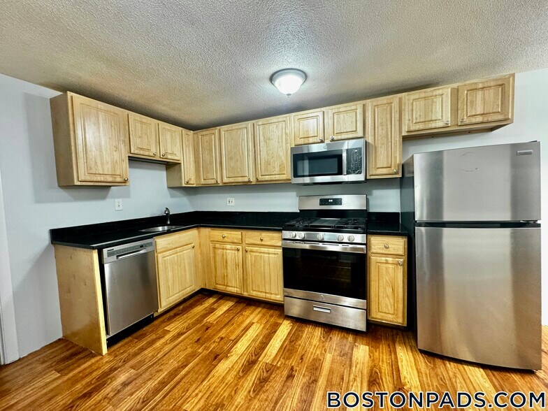 Building Photo - 695 N Main St