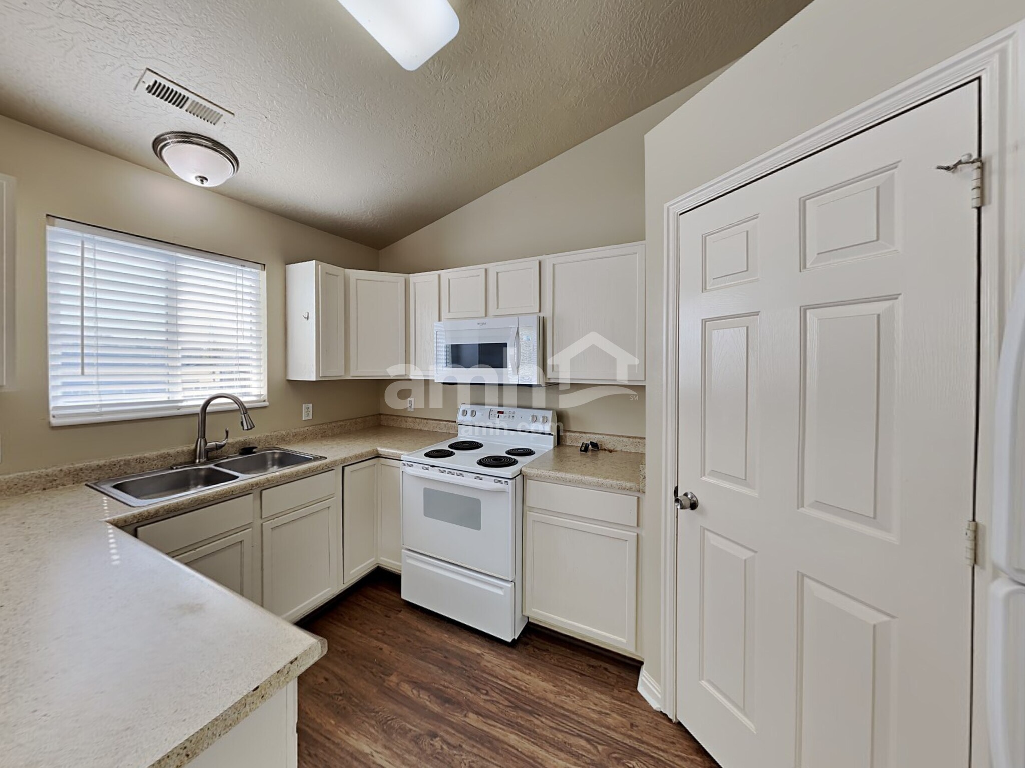 Building Photo - 272 S 590 W