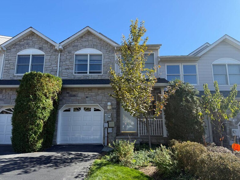 Building Photo - 17 Springhill Dr