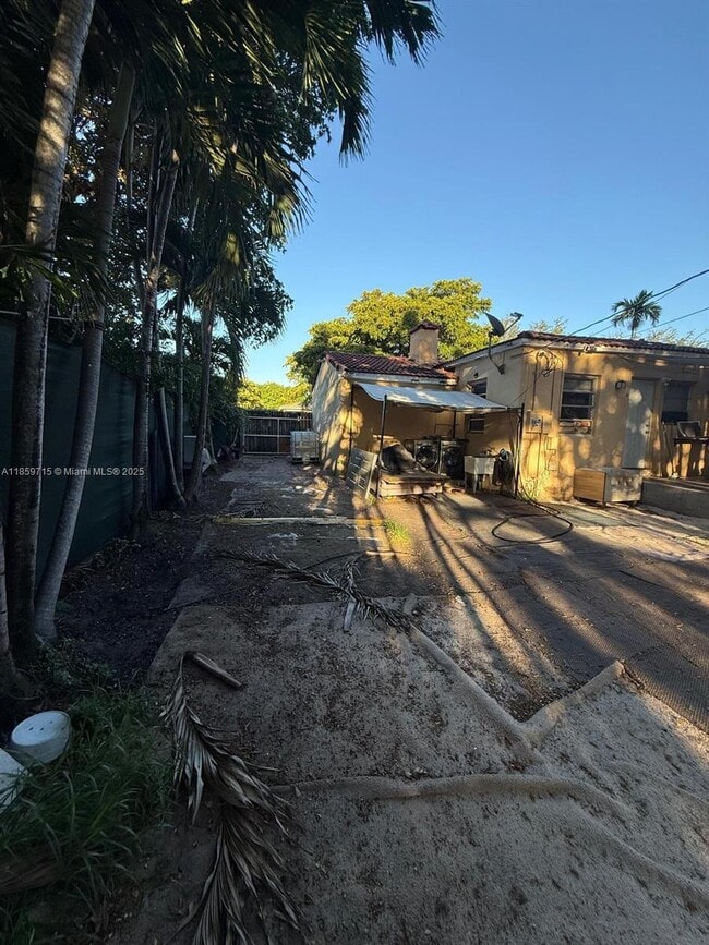 Building Photo - 600 Minola Dr