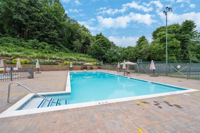 Building Photo - 100 Woodlake Dr W