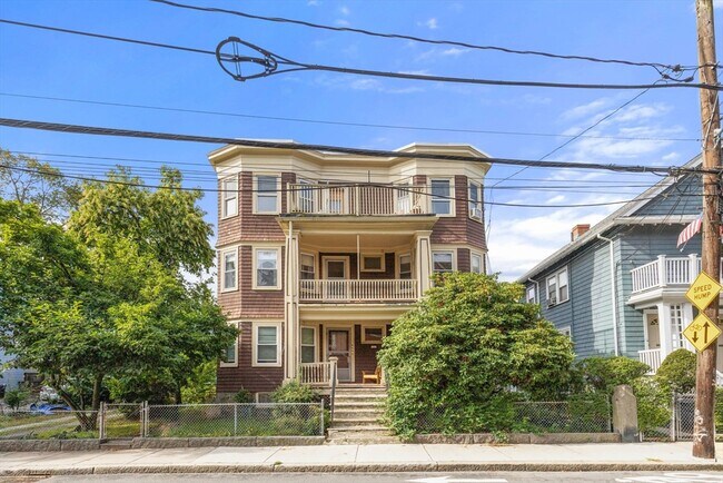 Building Photo - 11 Boylston St