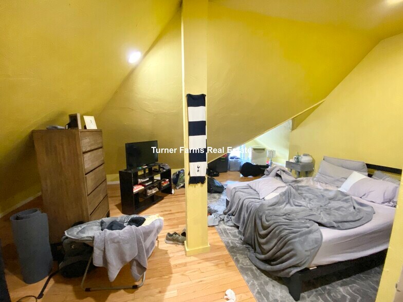 Building Photo - 45 Cherokee St