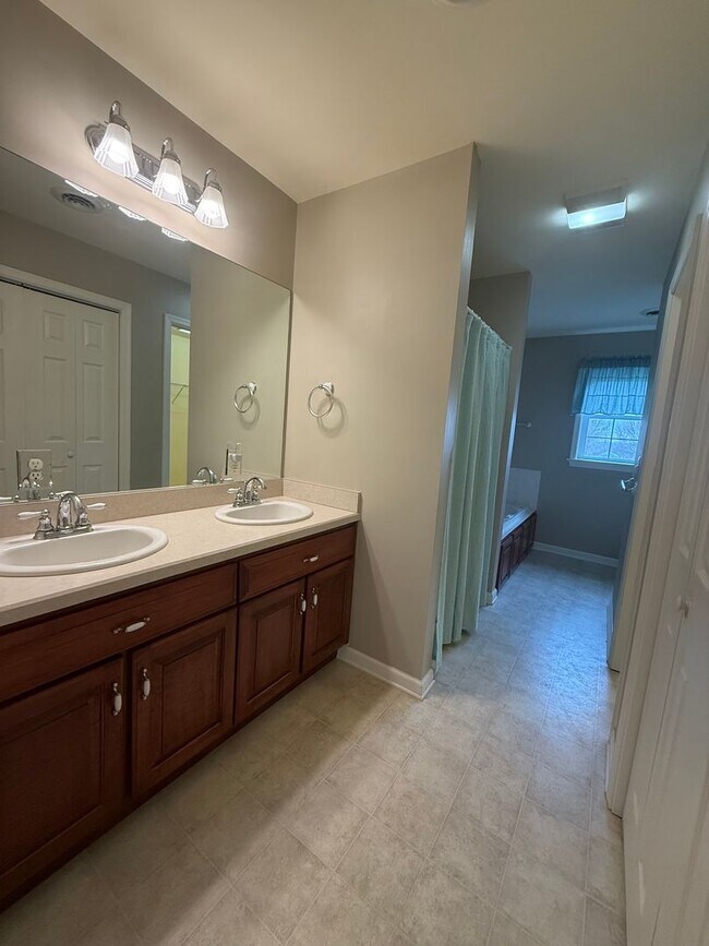 Building Photo - For Rent 3 bed / 2.5 bathrooms | attached 2 car-garage plus detached 2 car-garage on a 1.52-acre ...