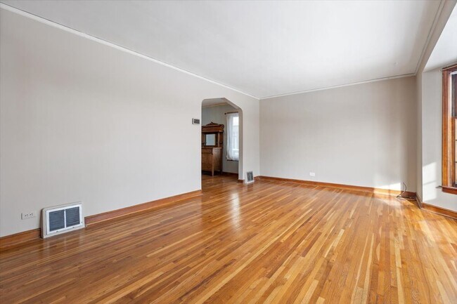 Building Photo - 9108 S Utica Ave