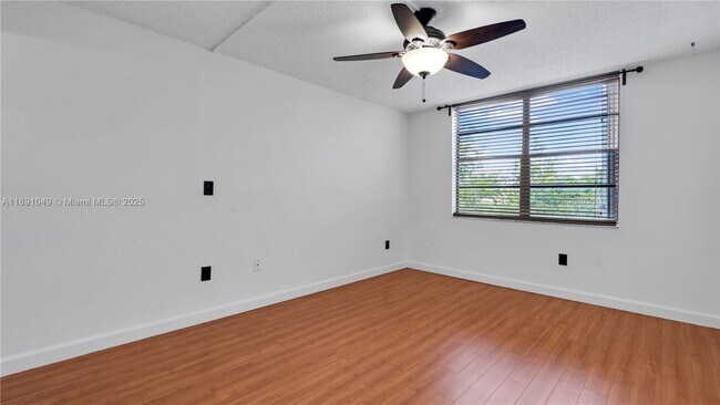Building Photo - 13000 SW 92nd Ave