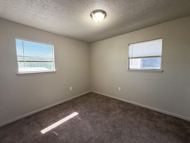 Building Photo - Willow Court Apartments, Unit 204 - 2 Bedroom, 1 Bathroom Apartment Home in Mexia, TX!