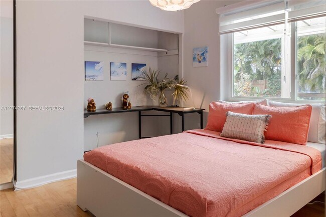 Building Photo - 750 NE 120th St